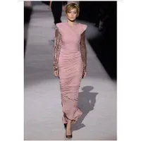 FOTO: Penampilan Gigi Hadid di Runway NYFW, Keren dan Cantik