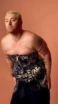 Foto Penampilan Nyentrik Sam Smith yang Merasa Dirinya Buka Pria Atau Wanita, Terbaru Pose Ala Ibu Hamil 