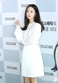 FOTO: Penampilan Perdana Kim Tae Hee di Publik Setelah Melahirkan