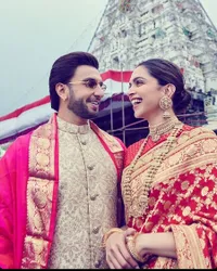 FOTO Perayaan Anniversary Pertama Deepika dan Ranveer, Doa Bersama - 1 Fakta Terkuak