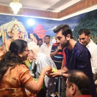 FOTO: Perayaan Hari Ganpati Seleb Bollywood, Hormati Dewa Ganesha
