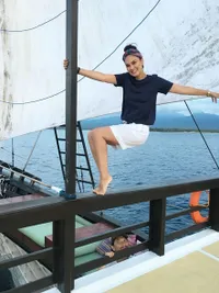 FOTO: Pergi ke Lombok Bareng Darius, Ada Apa Dengan Luna Maya?