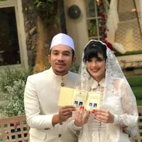 FOTO: Pernikahan Komo Ricky - Brina, Romantis & Vintage Sederhana