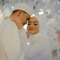 FOTO: Pernikahan Tito Haris Mantan Suami Dian Pelangi, Romantis!