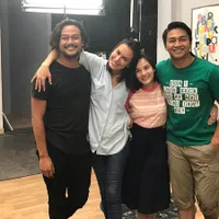 FOTO: Perpisahan Haru Syuting Terakhir 'Tetangga Masa Gitu'
