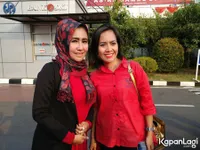 FOTO Perseteruan Elly Sugigi - Tessa Soal Bisnis Penonton Bayaran