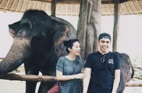 FOTO: Perut Buncit, Ayudia Bing Slamet Mesra Dengan Suami di Bali
