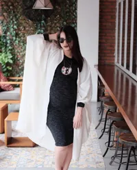 FOTO: Perut Buncit, Bumil Tya Ariestya Makin Cantik & Stylish