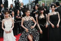 Foto Pesona Cantik aespa di Cannes yang Elegan Banget, Gaunnya Bagaikan Princess