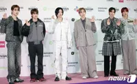 Foto Pesona Idol K-Pop di Red Carpet MAMA 2023 Day 1, Jeon Somi Bagaikan Black Swan