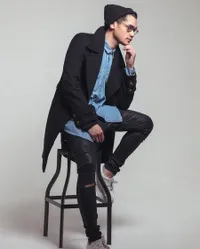FOTO: Pesona Tampan Afgan Dengan Warna Rambut Baru & Gaya Stylish