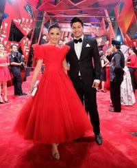Foto: Pesta Gaun Merah Mewah di Red Carpet Insert Award