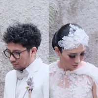 FOTO: Pesta Pernikahan Kunto Aji, Manis Dengan Warna Serba Putih