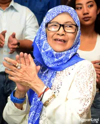 FOTO: Pesta Ultah ke-79 Bunda Iffet, Dapat Kejutan Manis Seru