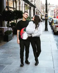 FOTO: Pevita Pearce - Axel Thomas Mesra di London, Pacaran?