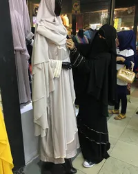 FOTO: Pipik Dian Irawati Mantap Kenakan Cadar, Apa Alasannya?