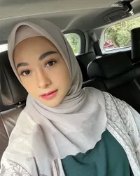 Foto Poppy Bunga Si Mamah Muda Gaul dan Makin Cantik, Kompak Main TikTok Sama Anak