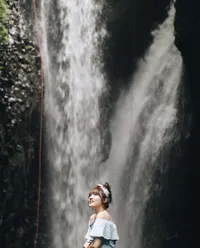 FOTO: Pose-Pose Cantik Febby Rastanty Dengan Pundak Mulusnya