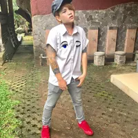 FOTO: Pose-Pose Tomboy Evelyn Saat Syuting Bareng Marshanda
