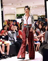 FOTO: Pose Cantik Mikha Tambayong, Tinggi Ramping Bak Supermodel