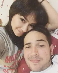 FOTO: Pose di Ranjang, Aryani Fitriana & Donny Mesra Kebangetan