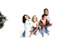 FOTO: Pose Lucu North West di Kartu Natal Keluarga Kardashian