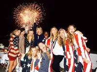 Foto: Potret Ceria '4 Juli' Milik Taylor Swift dan Teman-Temannya