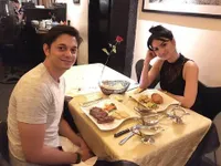 FOTO: Potret Kemesraan Andrew Andika dan Tengku Dewi, Sweet Abis!