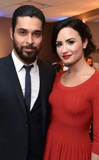 FOTO: Potret Kemesraan Demi Lovato & Pacar, Romantis di Mana Aja