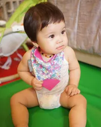 FOTO: Potret Lucu Baby Gempi Dipeluk Gemas Papa Baru Ganteng-nya!