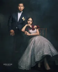 Foto Pre-Wedding Nina Zatulini, Ekstrem di Ujung Tebing
