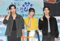 Foto Preskon Drama 'A GOOD DAY TO BE A DOG', Anjing Pun Menatap Ketampanan Cha Eun Woo