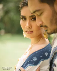 FOTO Prewed Syahnaz Sadiqah & Jeje Govinda Pakai Batik, Romantis!