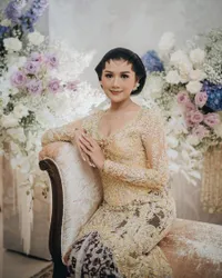 FOTO Prosesi Dulangan Erina Gudono Sebelum Midodareni, Cantik Berkebaya Kuning