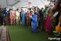 FOTO: Prosesi Siraman Ardina Rasti, Sungkem - Digendong Sang Ayah