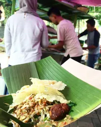 FOTO: Pulang Kampung, Mona Ratuliu Wisata Kuliner di Malang