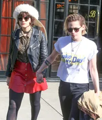 FOTO: Putus, Kemesraan Kristen Stewart & Soko Tinggal Kenangan