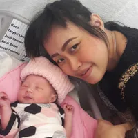 FOTO: Queen Abby, Bayi Pinkan Mambo Yang Cantik dan Imut Banget