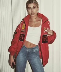 FOTO: Ragam OOTD Keren Hailey Baldwin, Jadi Favorit Justin Bieber