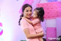 FOTO: Raih 7 Nominasi di Mom & Kids Awards 2017, Sarwendah Senang