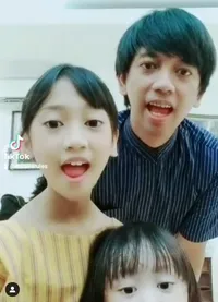 Foto Ralia Anak Rian D'Masiv, Youtuber Cilik yang Selalu Ceria dan Jago Pose Ala Model