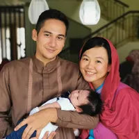 Foto Rama Michael dan Istrinya yang Baru Jadi Mualaf, Bahagia Bersama Empat Anak Lucu Menggemaskan