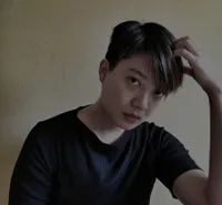 Foto Penampilan Terbaru Leony dengan Rambut Bondol yang Kini Berwarna Biru, Tomboy Banget!