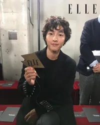 FOTO: Rambut Gondrong Keriting, Begini Penampilan Song Joong Ki