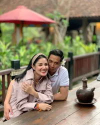 FOTO Rayakan Anniversary ke-9, Nindy Ayunda Liburan ke Malang dan Bromo Bareng Suami