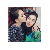FOTO: Rayakan Hari Ibu, Para Seleb Ini Pamerkan Foto Sang Bunda