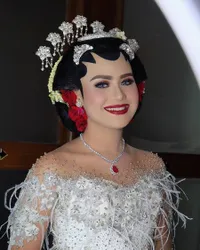 FOTO Resepsi Mytha Lestari, Dihiasi Ciuman Manis Dari Sang Suami