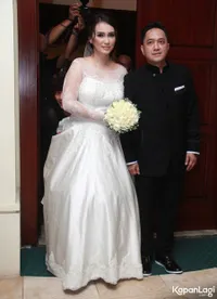 FOTO: Resmi Jadi Suami Istri, Feby Febiola - Franky Ciuman Mesra