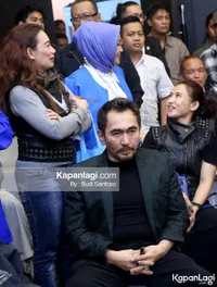 FOTO: Reza Cium Tangan Gatot di Kongres PARFI Sebelum Tertangkap