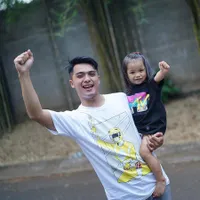 FOTO: Ricky Harun, Si Papa Kece Dengan Baby Face & Gaya Kekinian!
